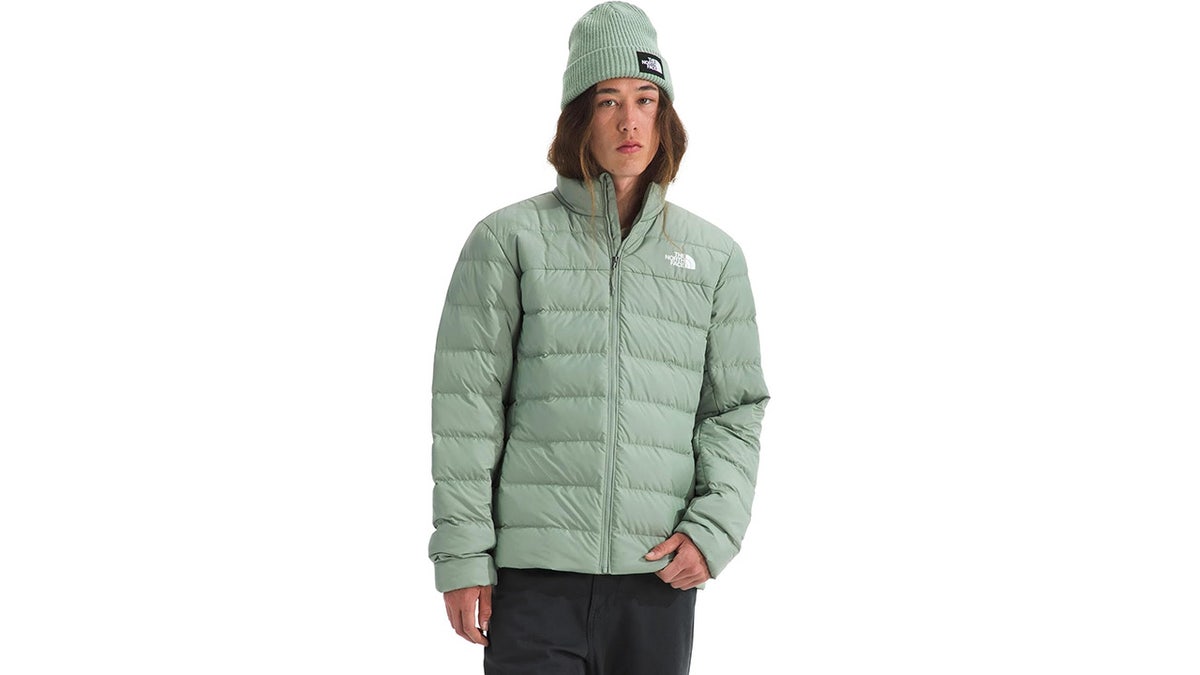 Stay warm in wet, snowy weather with this lightweight jacket. 