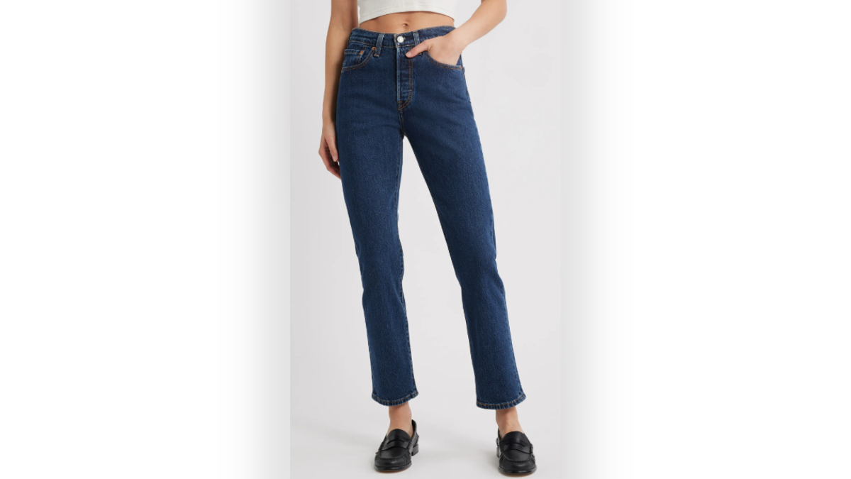 These 501 jeans feature the iconic straight leg and button fly.