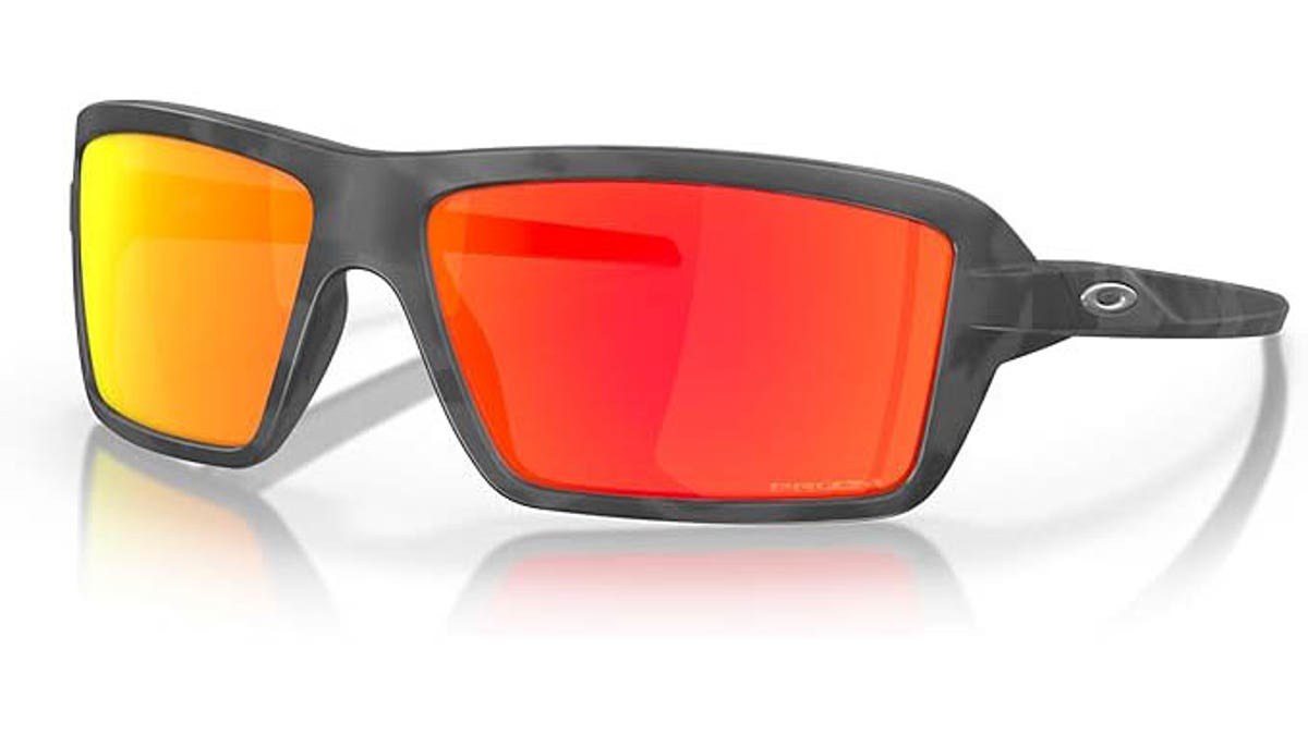 Choose from over a dozen tinted lens colors.?
