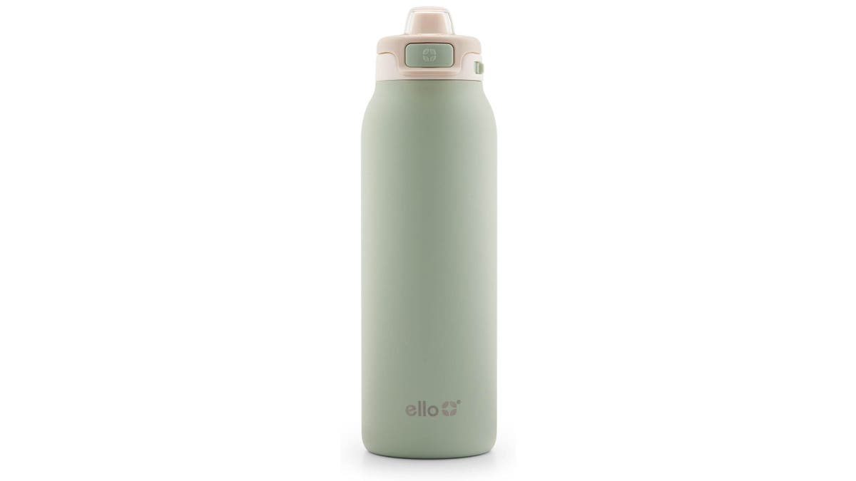 Pop open this water bottle and refill in seconds with the easy-to-use lid.