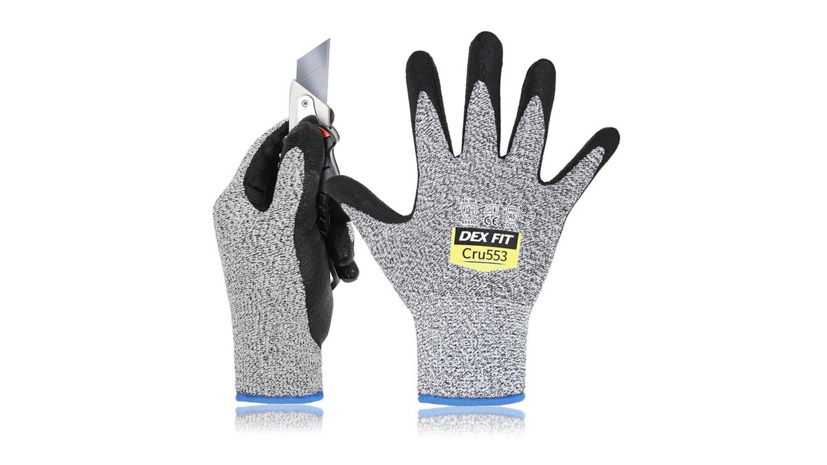 Gloves protect your hands from fishing knives and the cold.