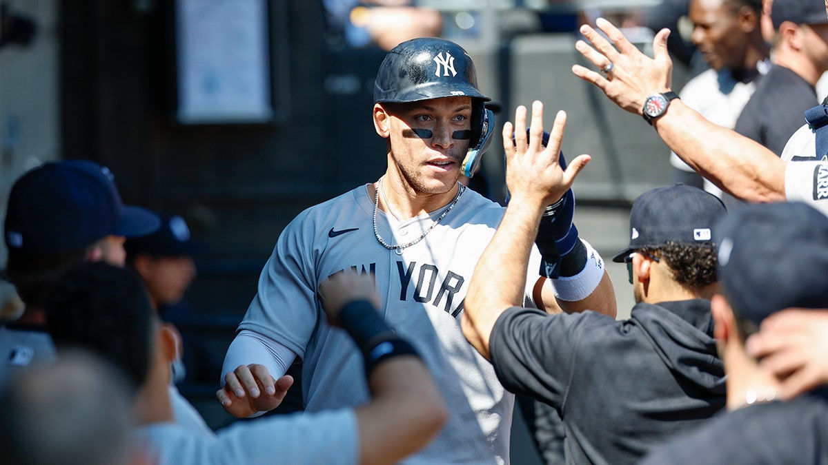 Aaron Judge high-fives teammates