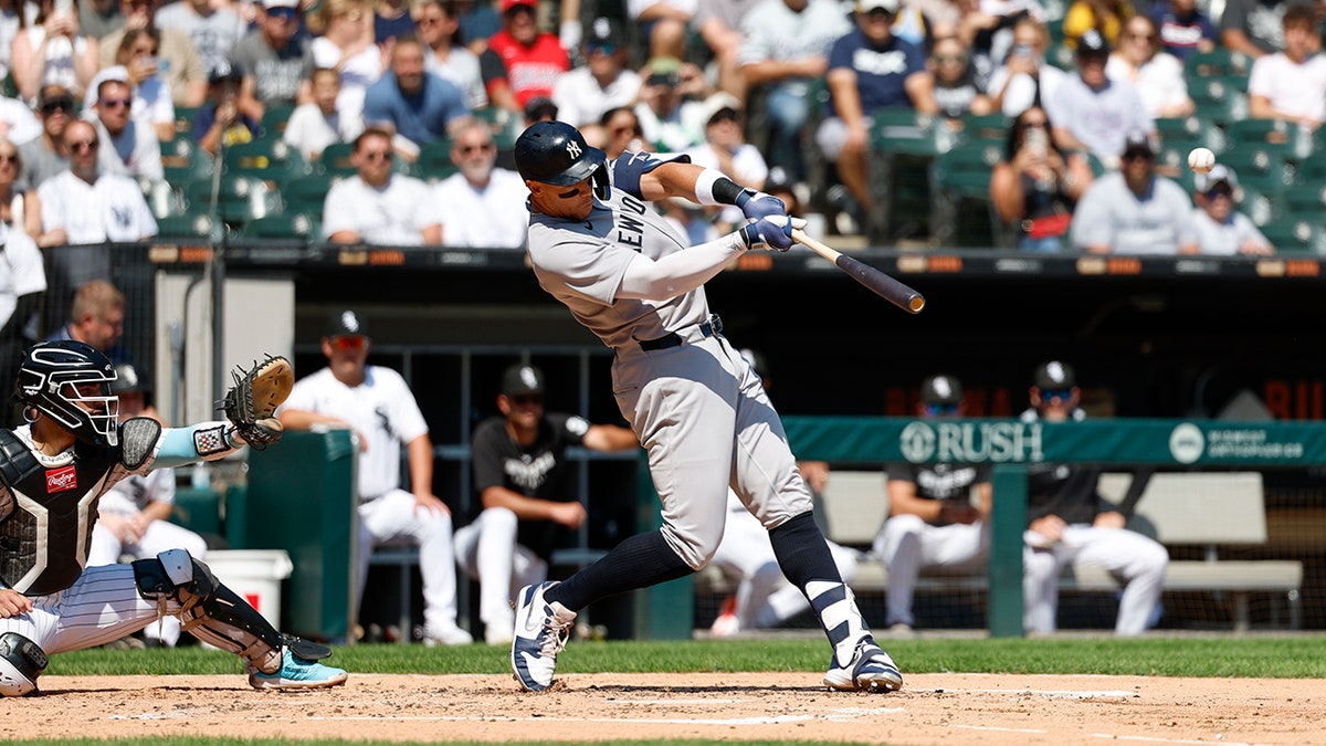 Aaron Judge swings against White Sox