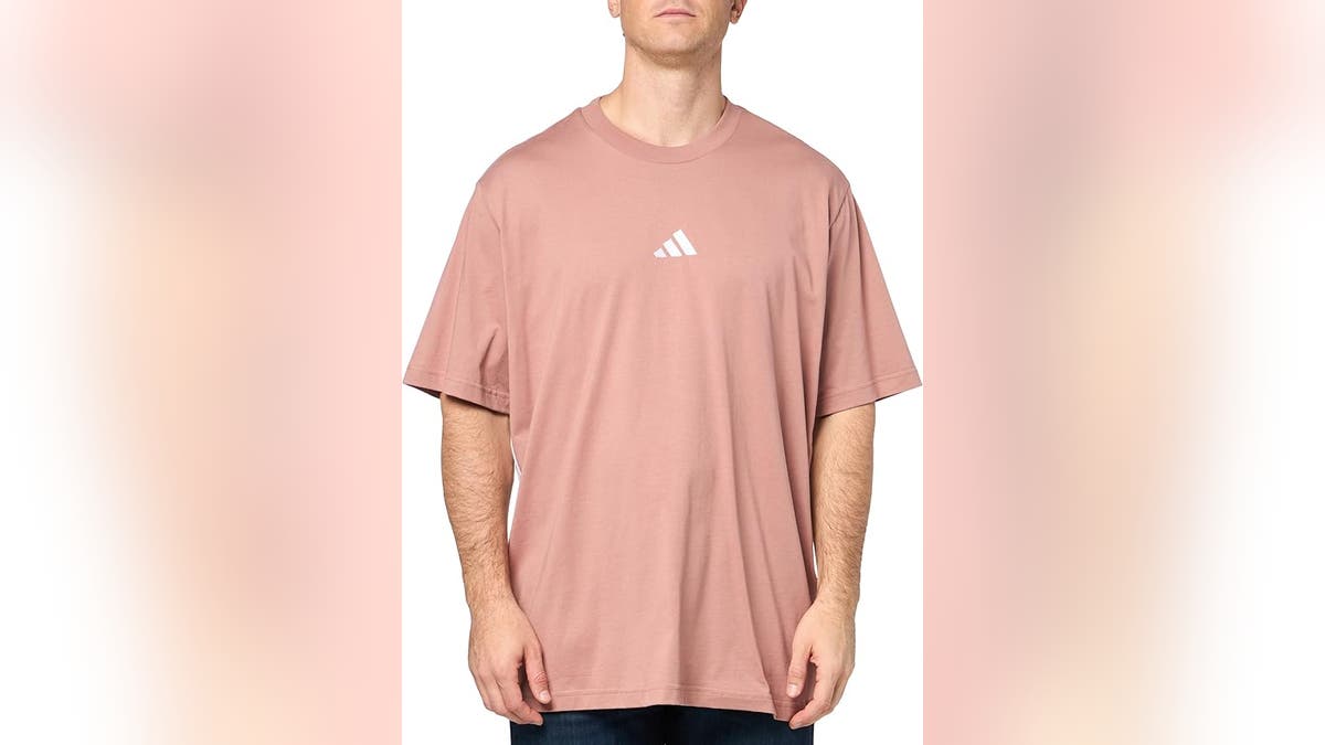 Use this shirt as everyday wear or for light workouts.