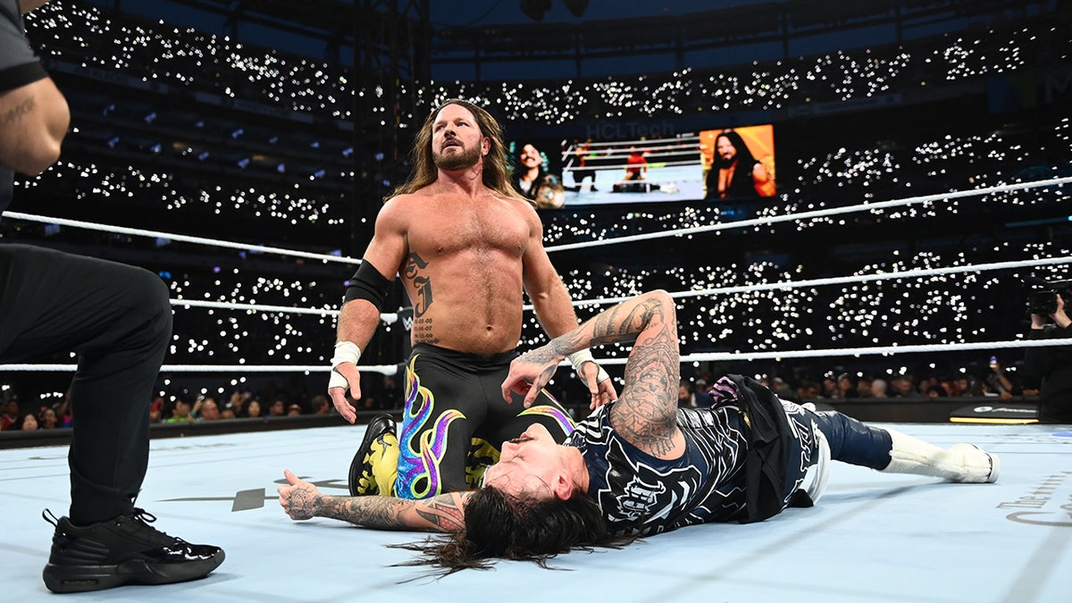 AJ Styles dan Dominik Mysterio