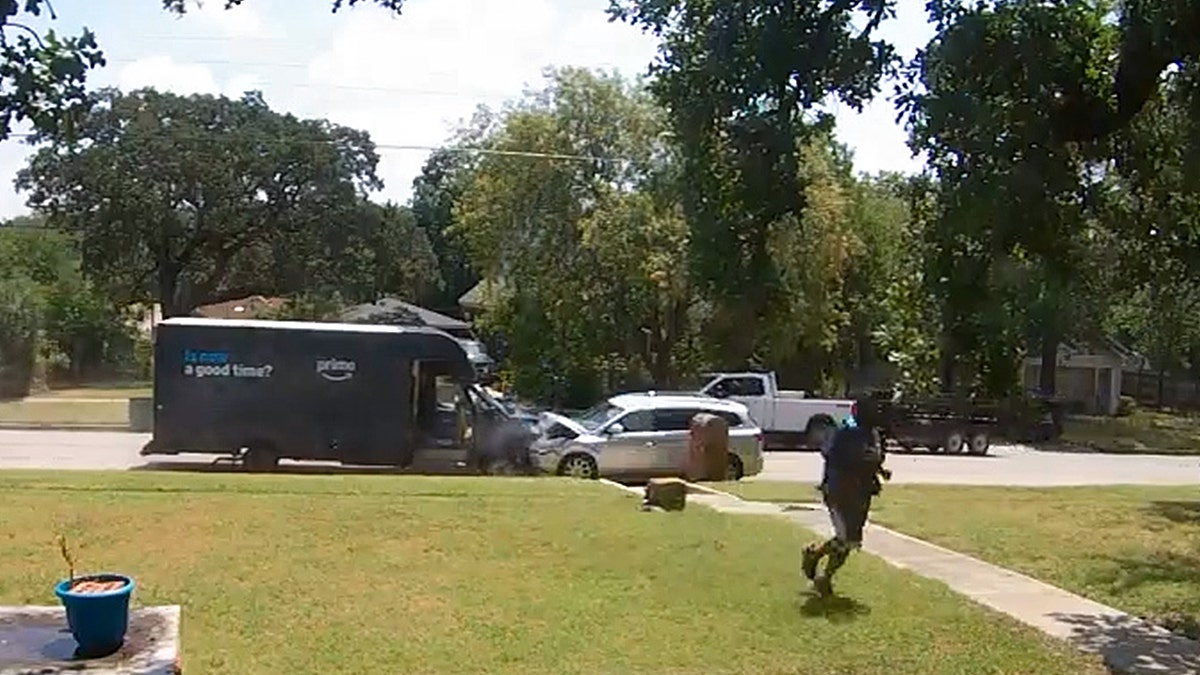 Amazon delivery employee runs out of the vehicle