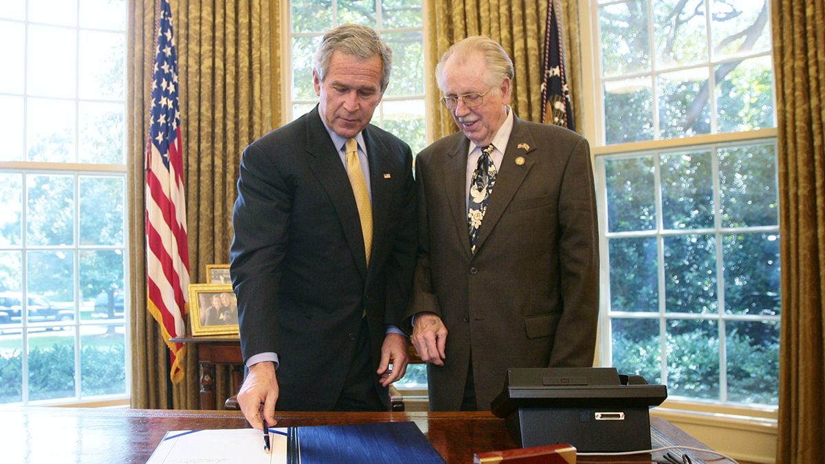 Then-Rep. Roscoe Bartlett, R-Md. and President George W. Bush.