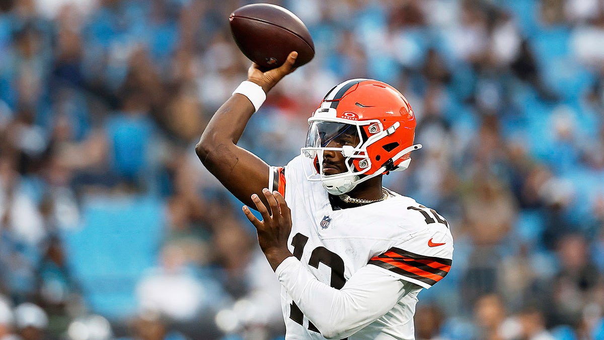 SYDEUR SANDERS passes