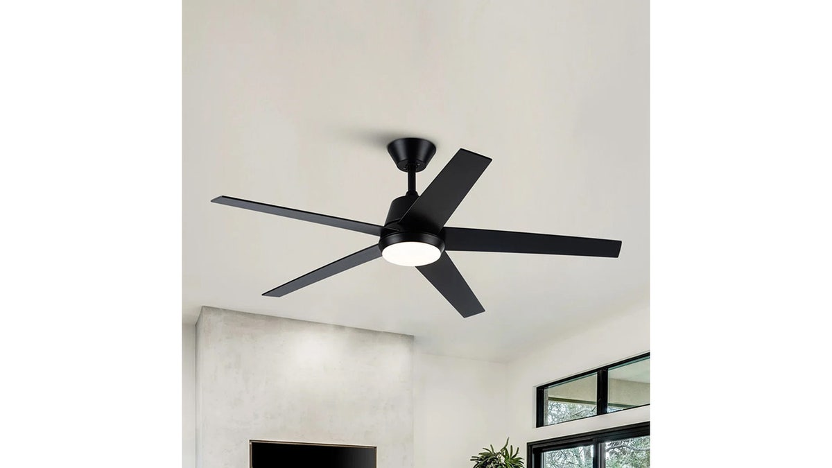 Choose from six different fan speeds. 