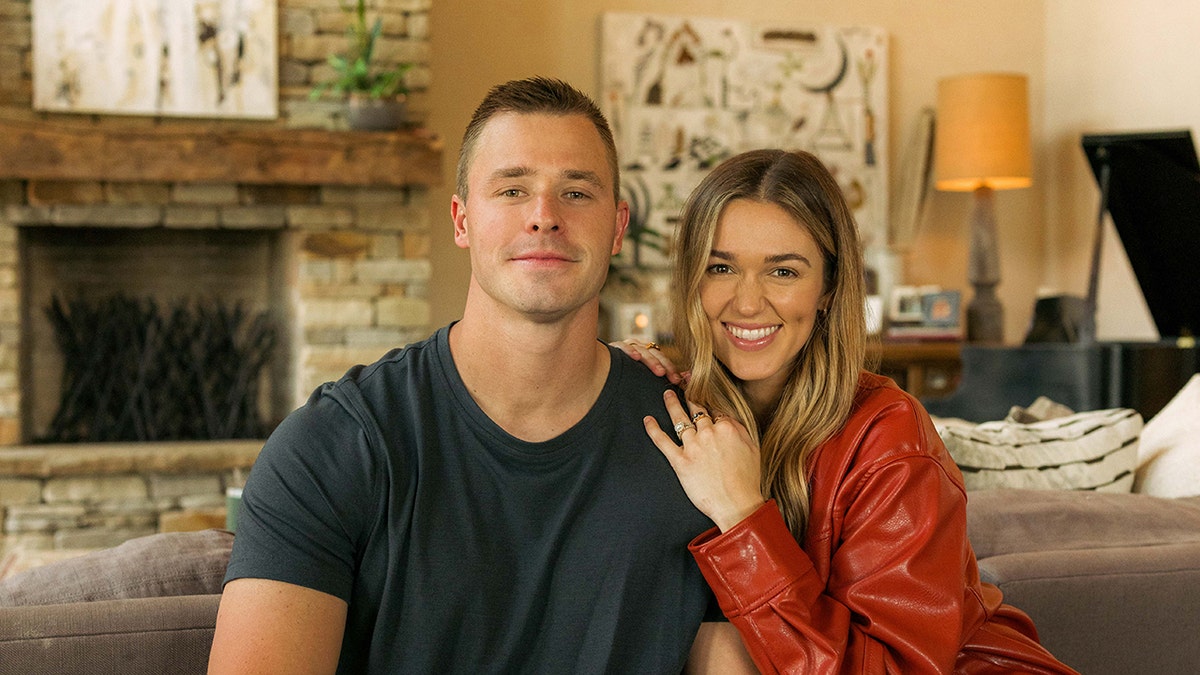 Christian Hove, Sadi Robertson