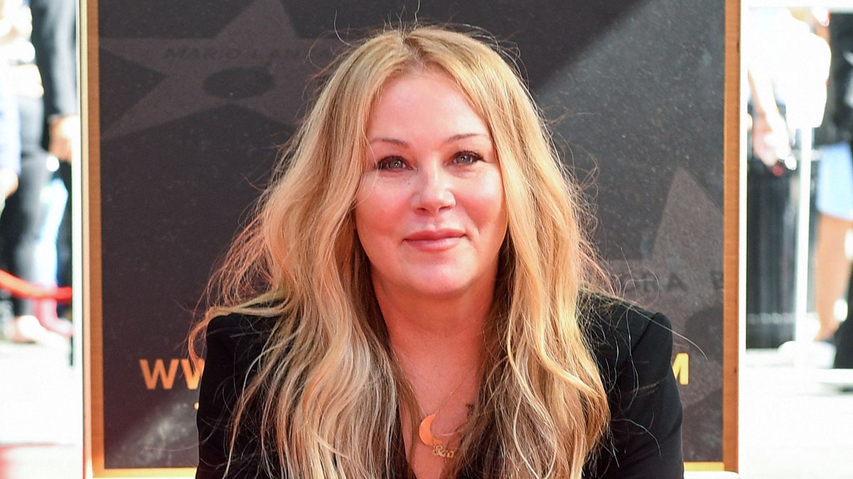 christina-applegate Christina admitted to the hospital with a kidney infection after Apalgate Europe
