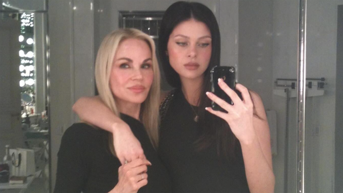 Nicola Peltz Beckham and her mom Claudia pose for a mirror selfie. 