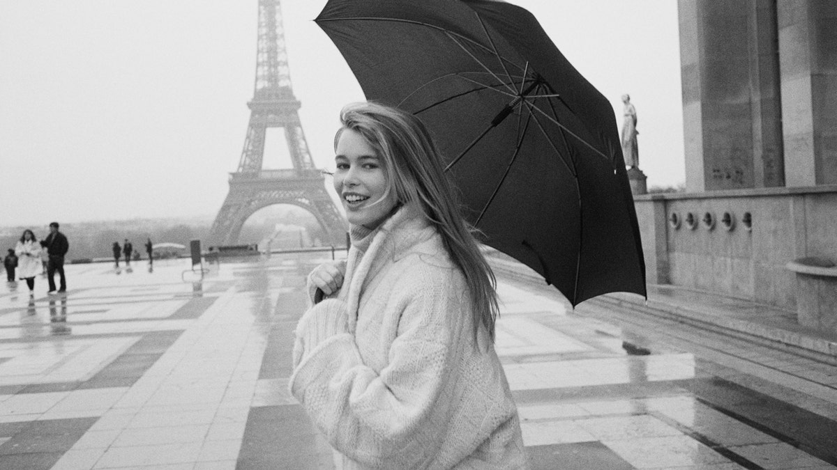 Claudia Schiffer in Paris