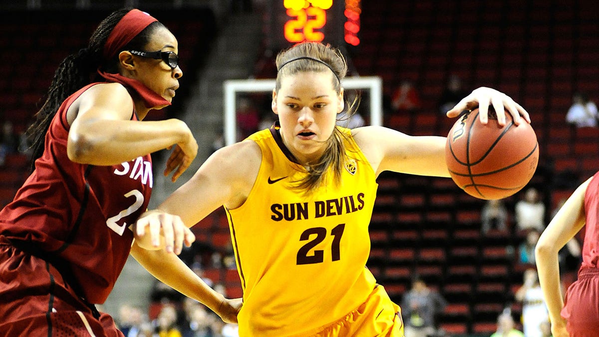 Sophie Brunner dribbles vs Arizona State