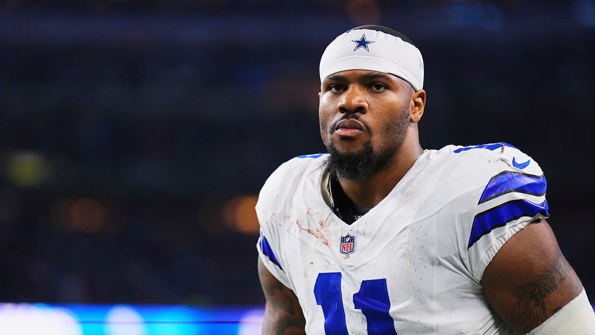 Micah Parsons caminha em direção ao vestiário