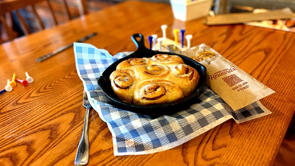 Cracker Barrel cinnamon rolls at a restaurant