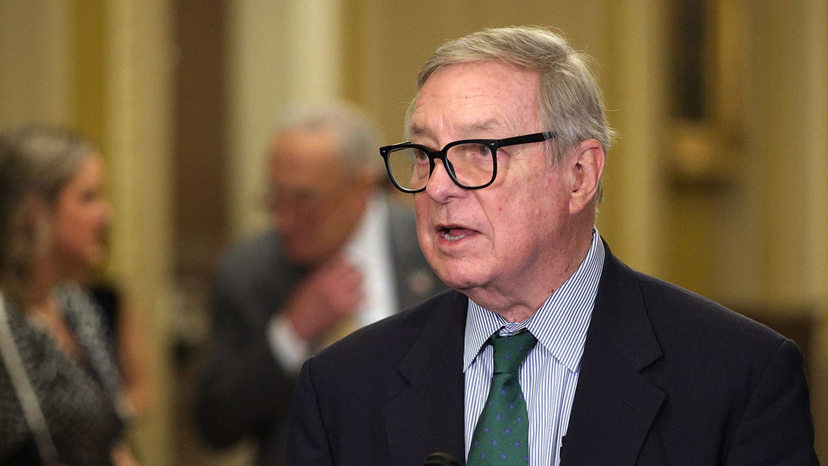 Senador Dick Durbin, D-Ill., Falando