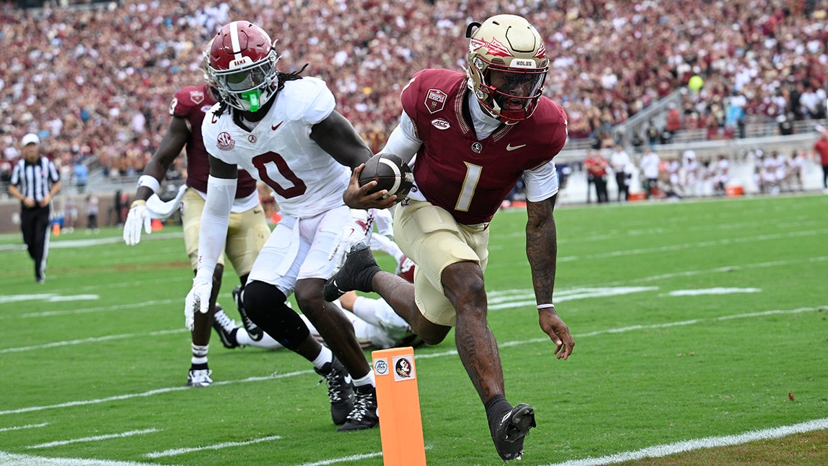 Florida State football player scores a touchdown