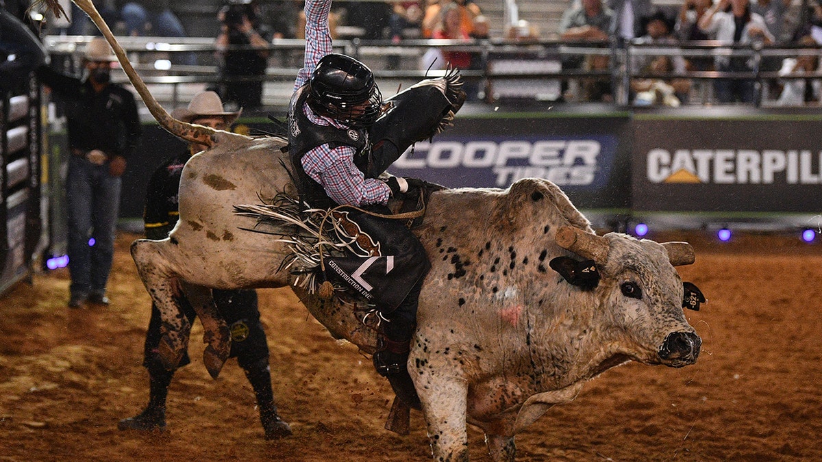Colten Fritzlan rides zero time during PBR releases the beast bull ride
