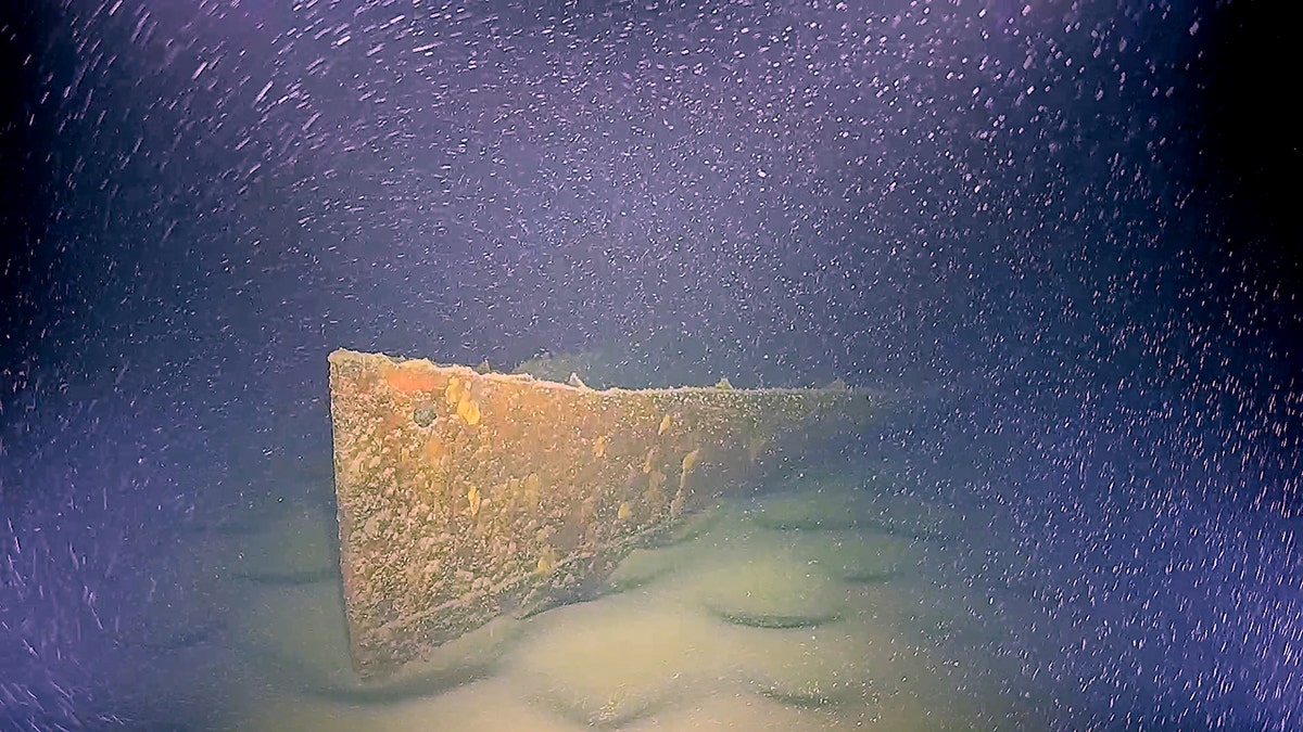 Action of the Hullage of the SD Friedrichshafen II at the bottom of Lake Constance.