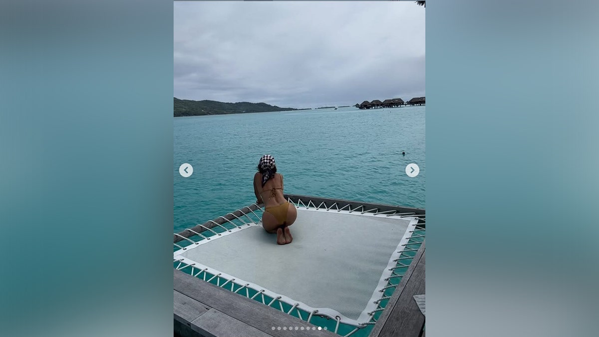 A photo of Halle Berry in a bikini from behind.