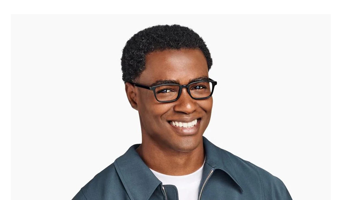 These modern frames are unisex.