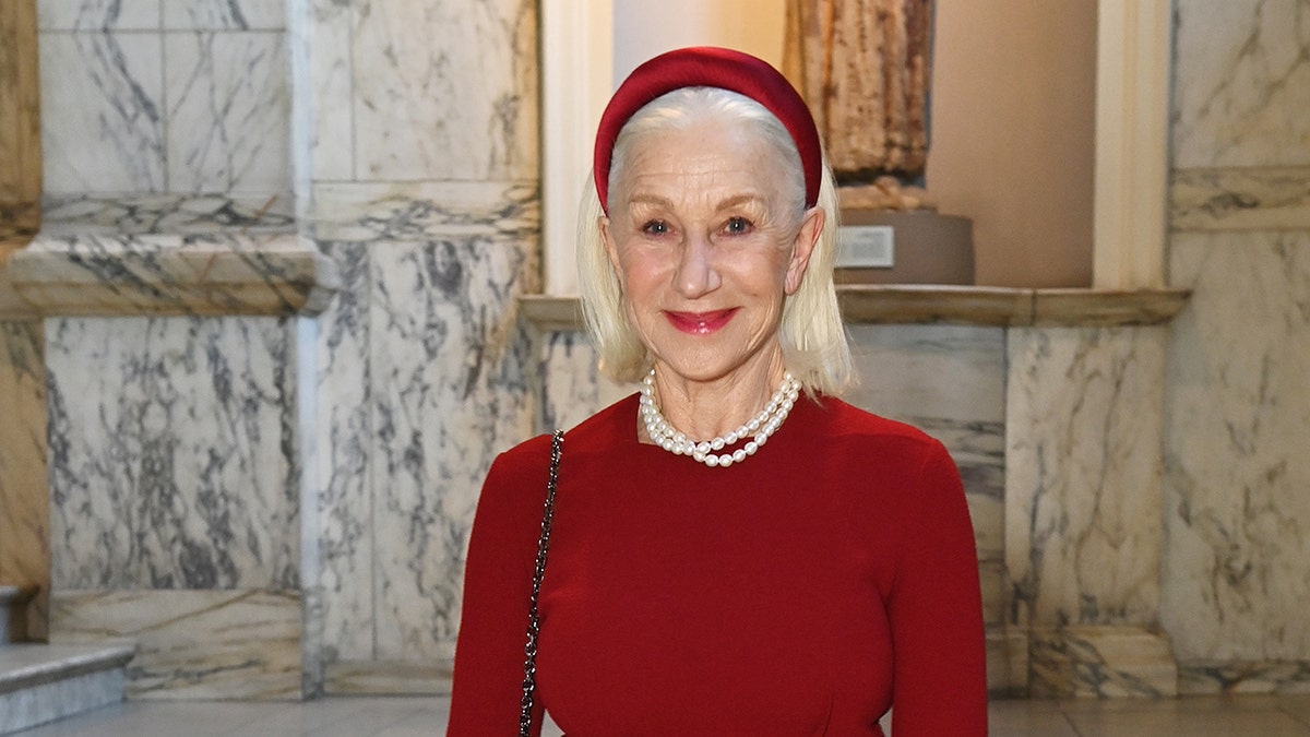 Helen Mirren's simple XBX workout routine comes from the RAF's daily workout, showing how the vintage plan for the year 12 minutes will still take effect decades later.