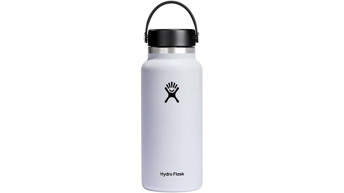This wide-mouth bottle has an ice-friendly opening and a leak-resistant lid.