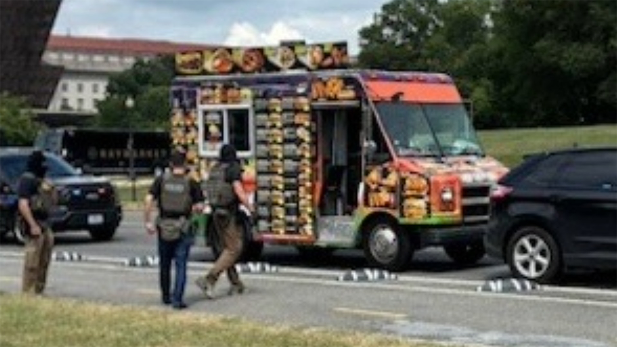 Jimmy Anderson Ayala Mayuri's food truck