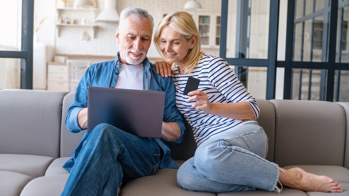 istock-online-shopping-1659249470 QVC's Summer Deals Bose, Apple Pal, Designer Jewelery and Beyy Dilute Savings