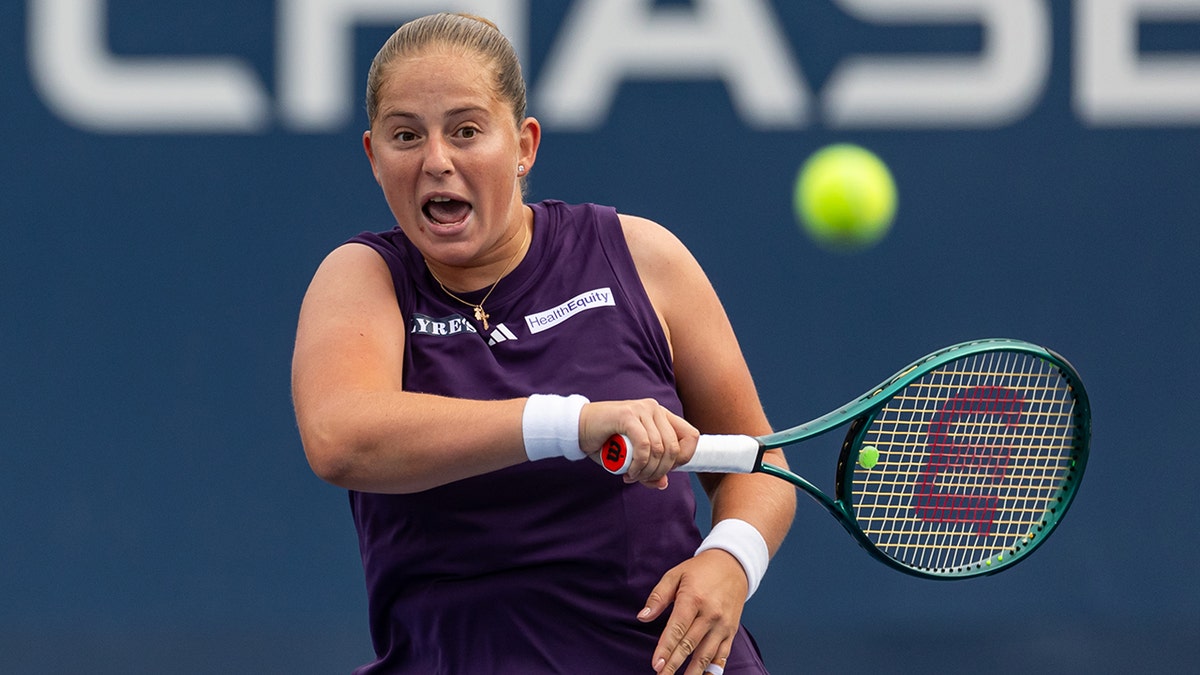 Jelena Ostapenko forehand