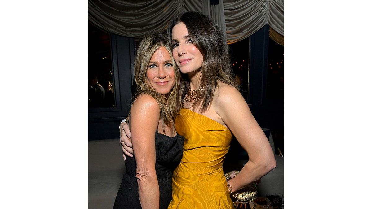 詹妮弗·安妮斯頓（Jennifer Aniston）和桑德拉·布洛克（Sandra Bullock）在2020年聚會後生活了金手套