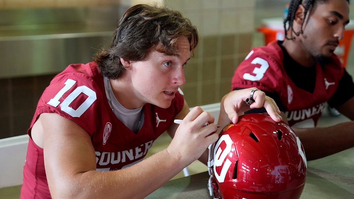 John Mateer signs Oklahoma helmet