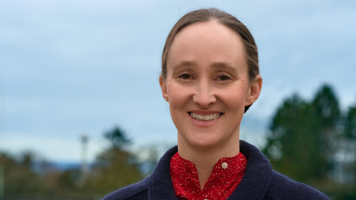 Katie Wilson está montando un desafío progresivo contra el alcalde de Seattle, Bruce Harrell, en las elecciones de 2025 de la ciudad
