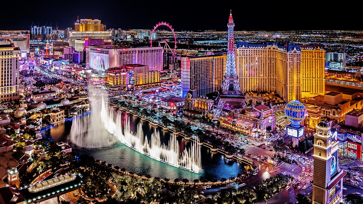 las-vegas-casinos-at-night Vegas visitors in the increasing tourism costs and complaints fall down 11.3% in June
