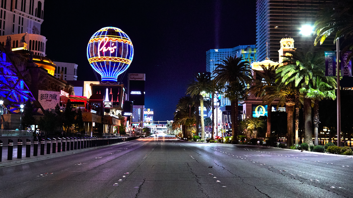 empty las vegas strip street at night