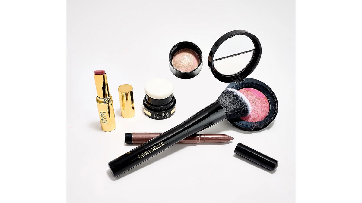 This set is perfect for newcomers and fans of Laura Geller's makeup.