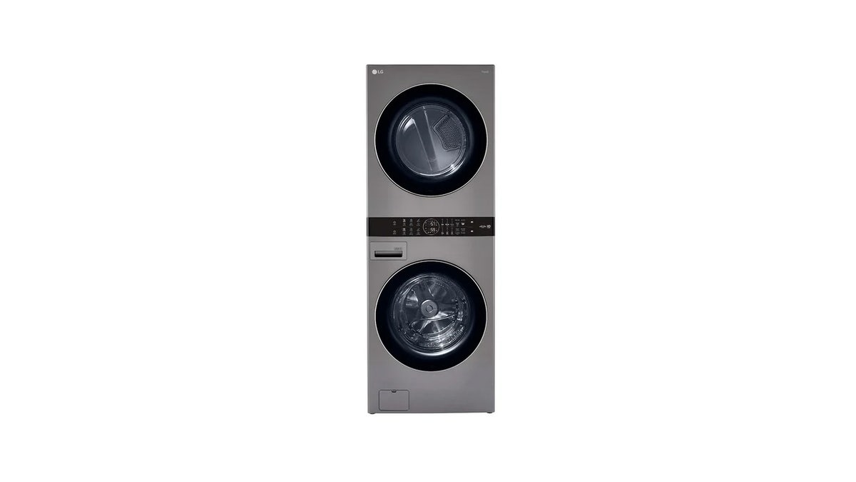 The middle control panel makes it easy to use the washer and dryer. 