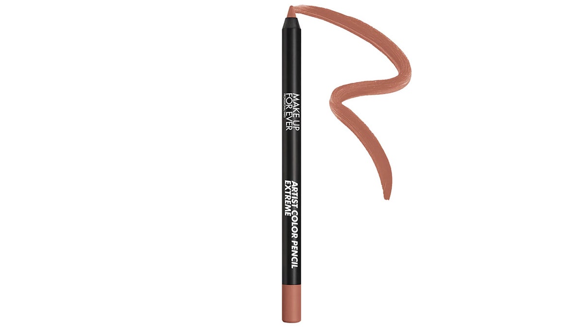 This deeply pigmented lip liner glides on smoothly and lasts for hours. 