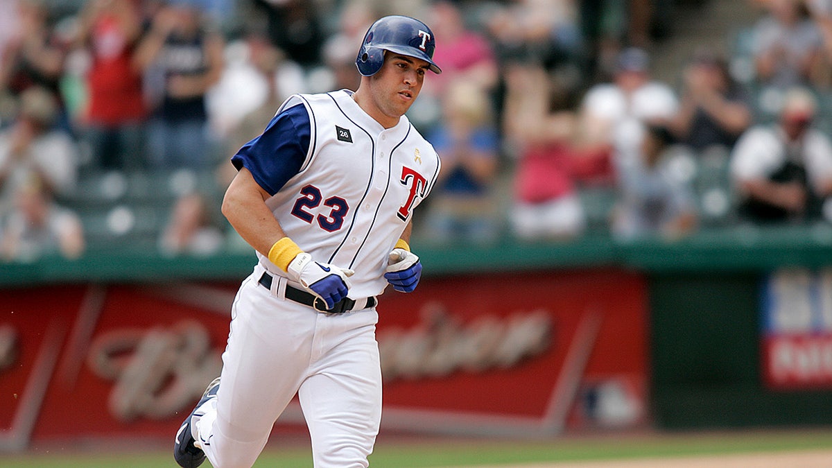 Mark Teixeira in action