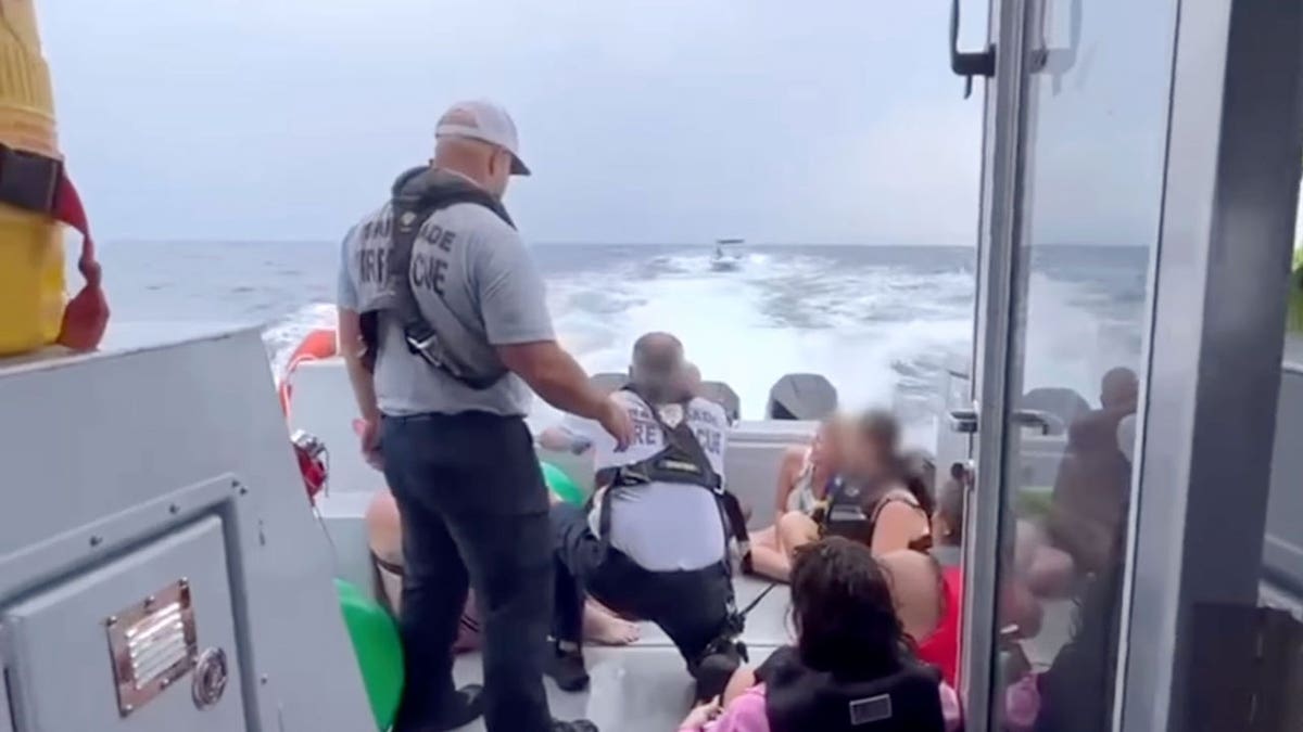 miami florida boat sinking rescue
