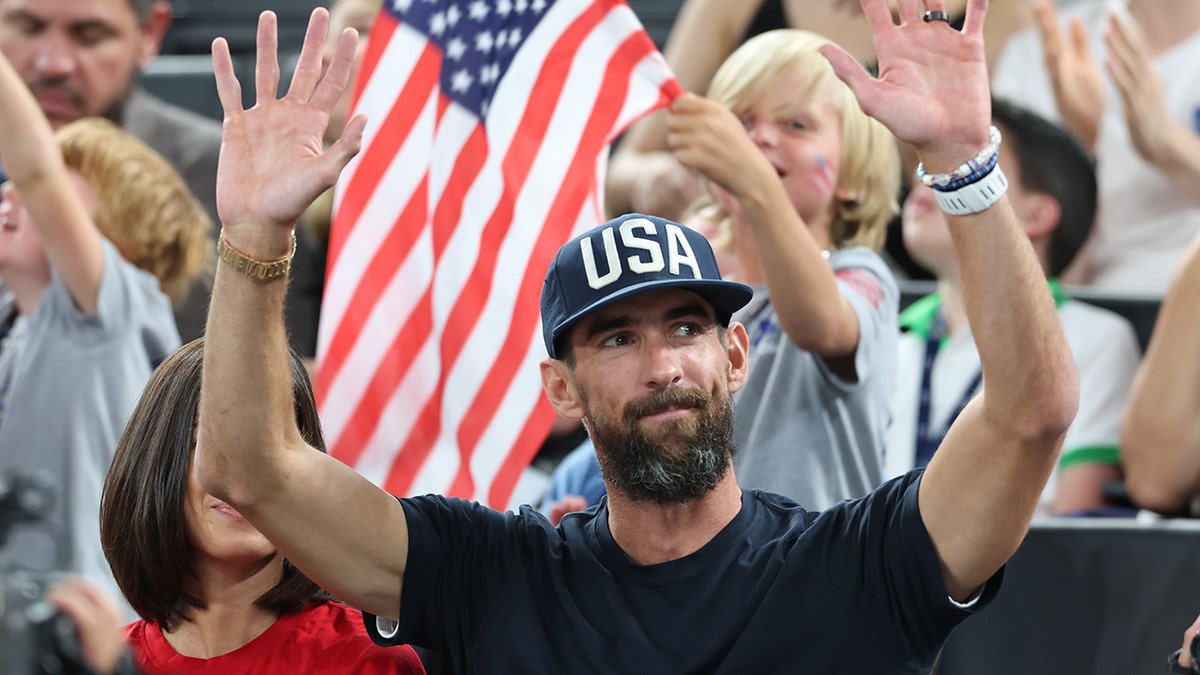 Michael Phelps waves to crowd