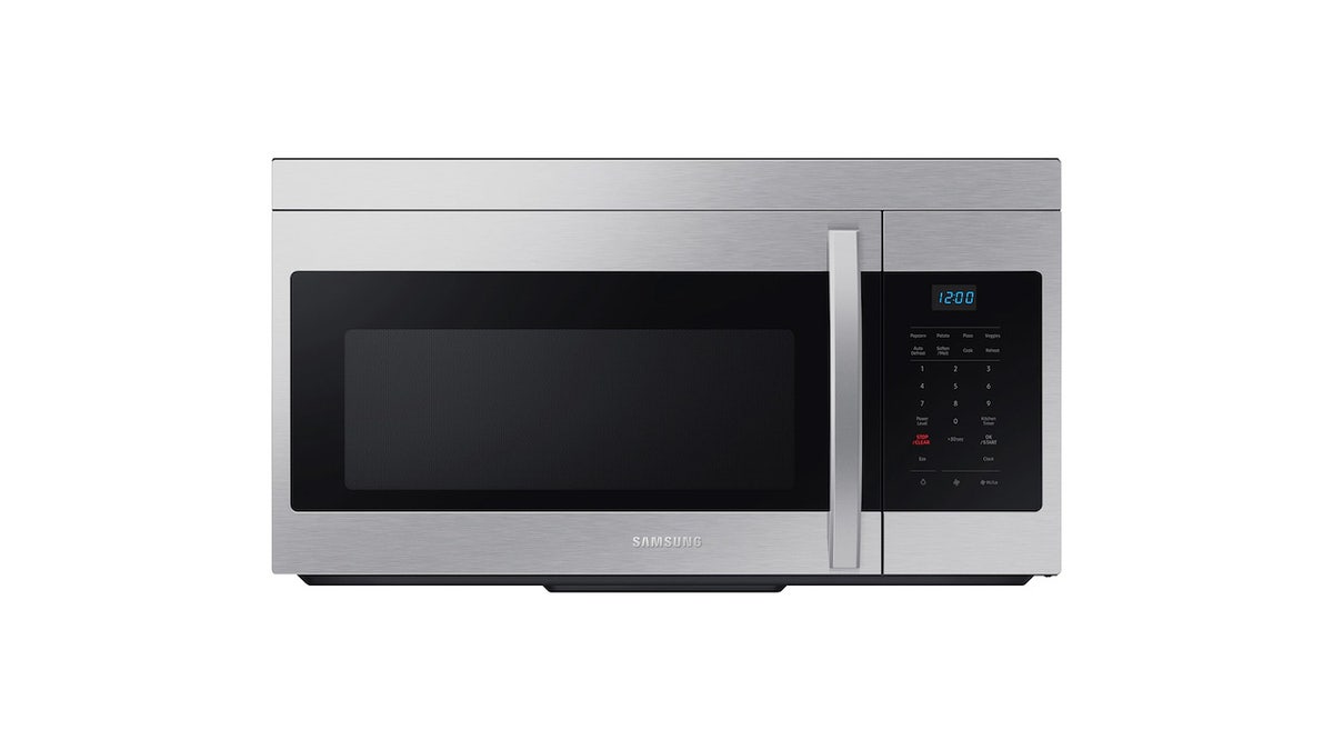 A simple microwave with Auto Cook options that makes reheating and cooking easier. 