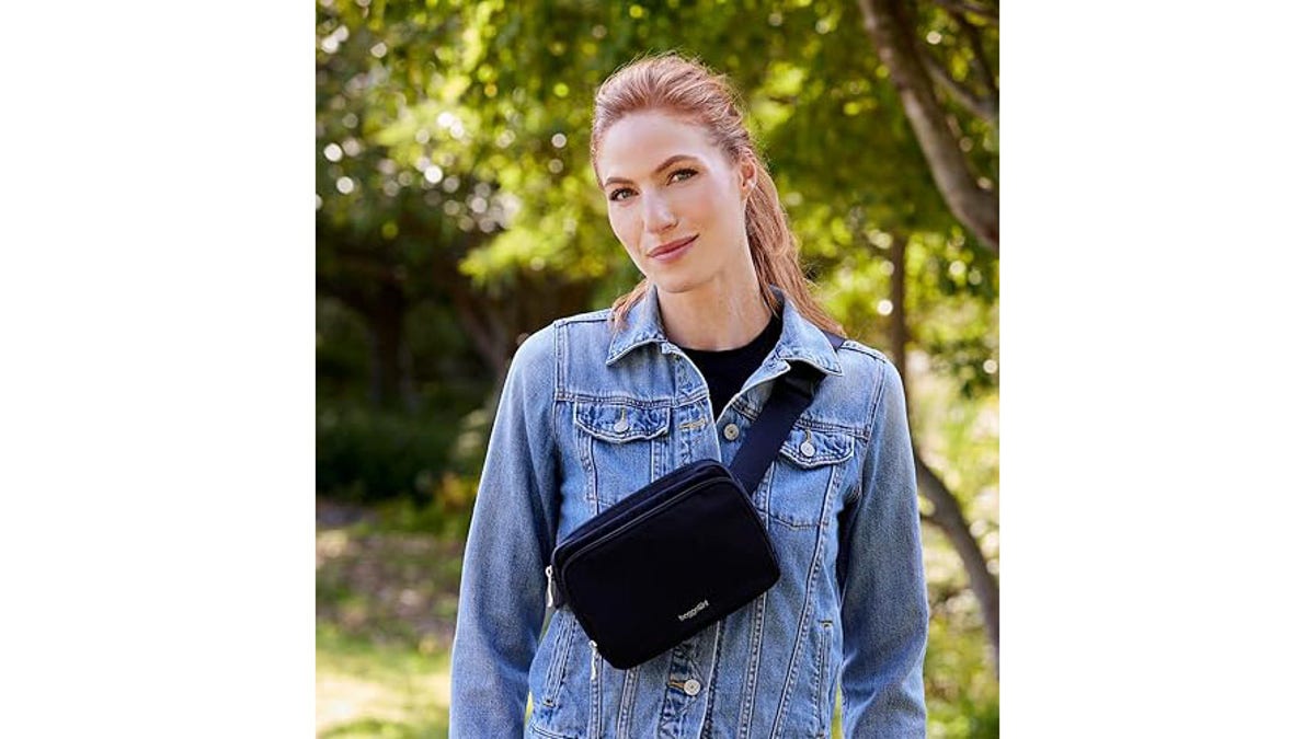 Use this as a travel bag that keeps your hands free.