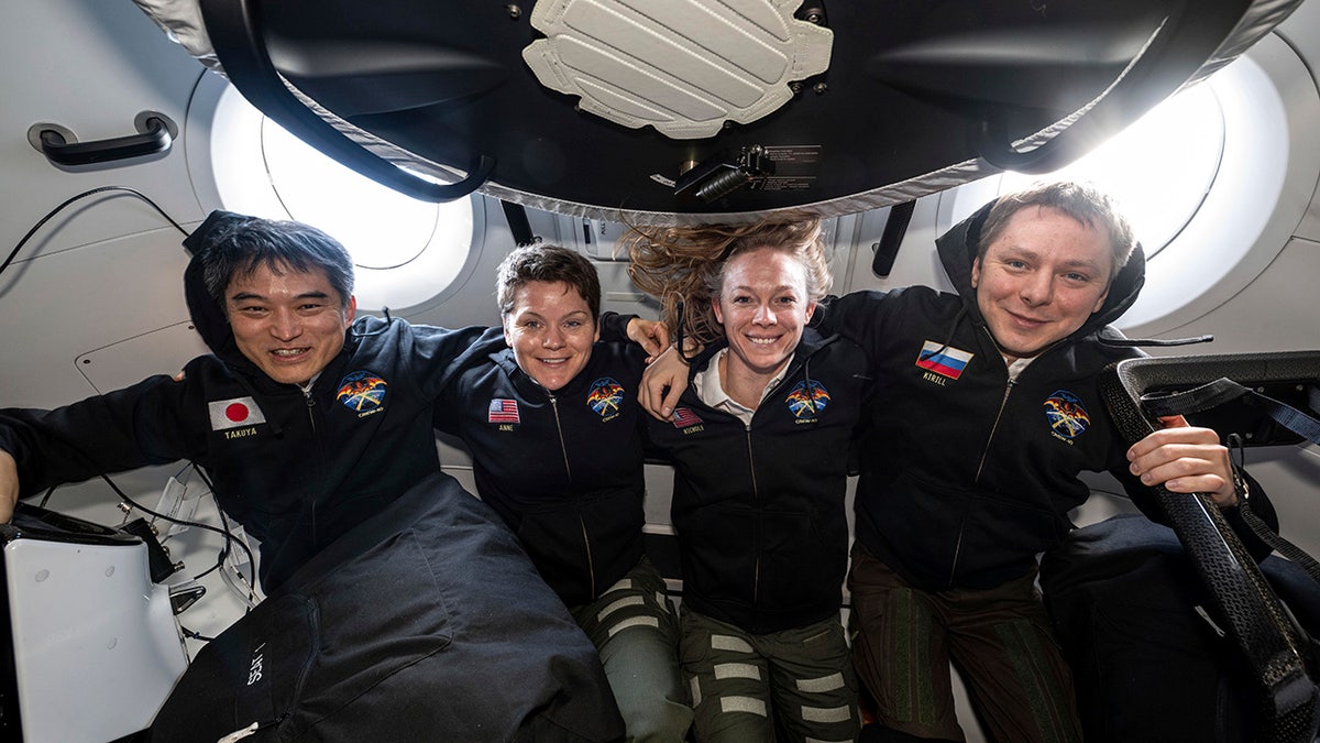 Apkalpes locekļi SpaceX kapsulā