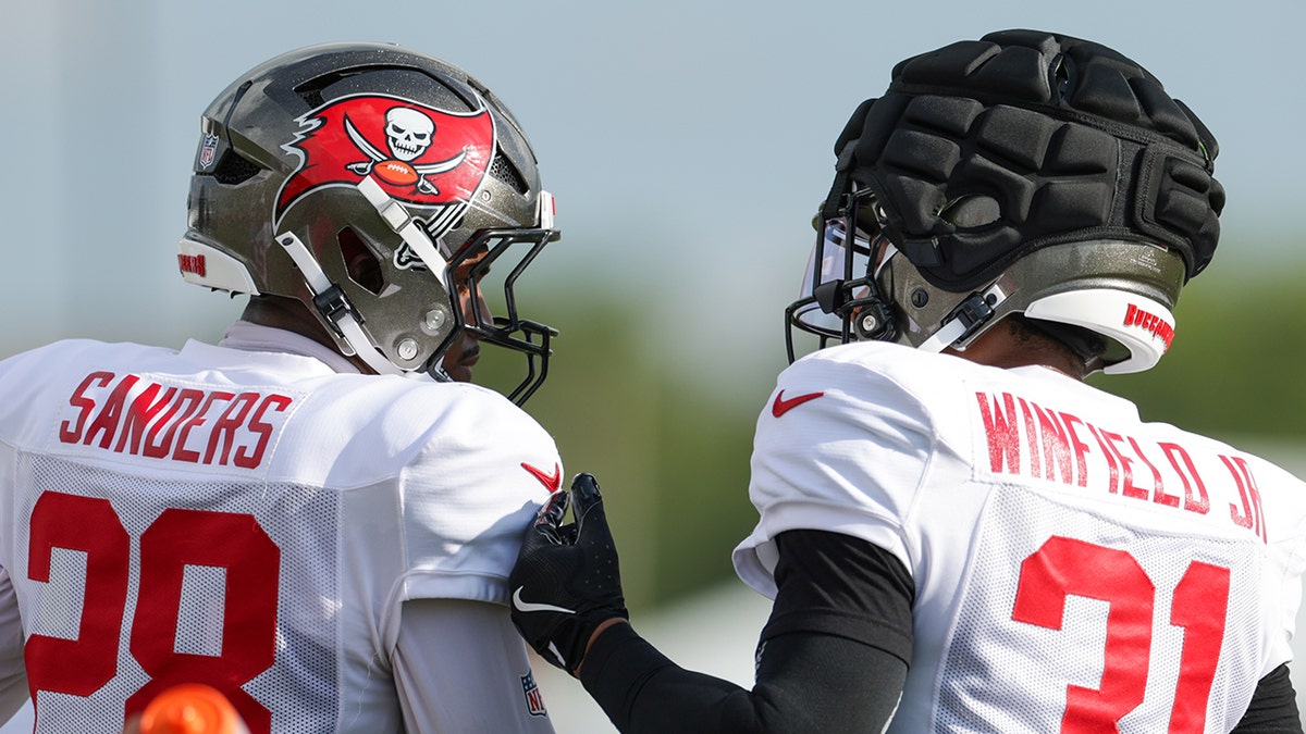 Shilo Sanders and Antoine Winfield Jr.