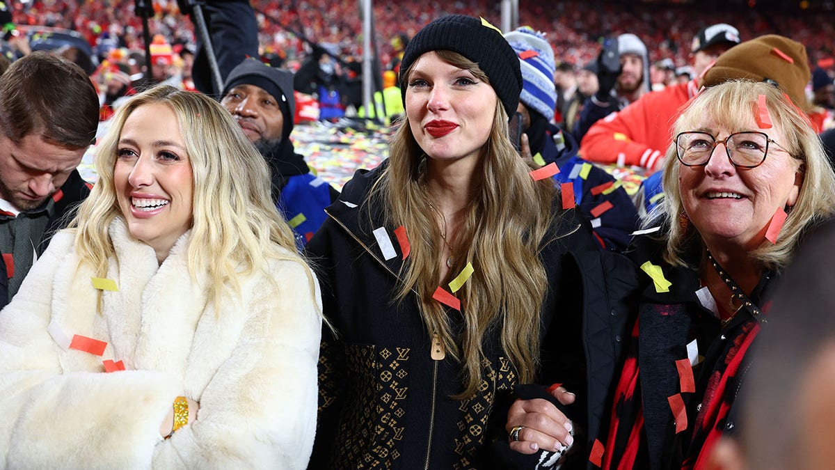 Taylor Swift, Donna Kelce and Brittany Mahomes together