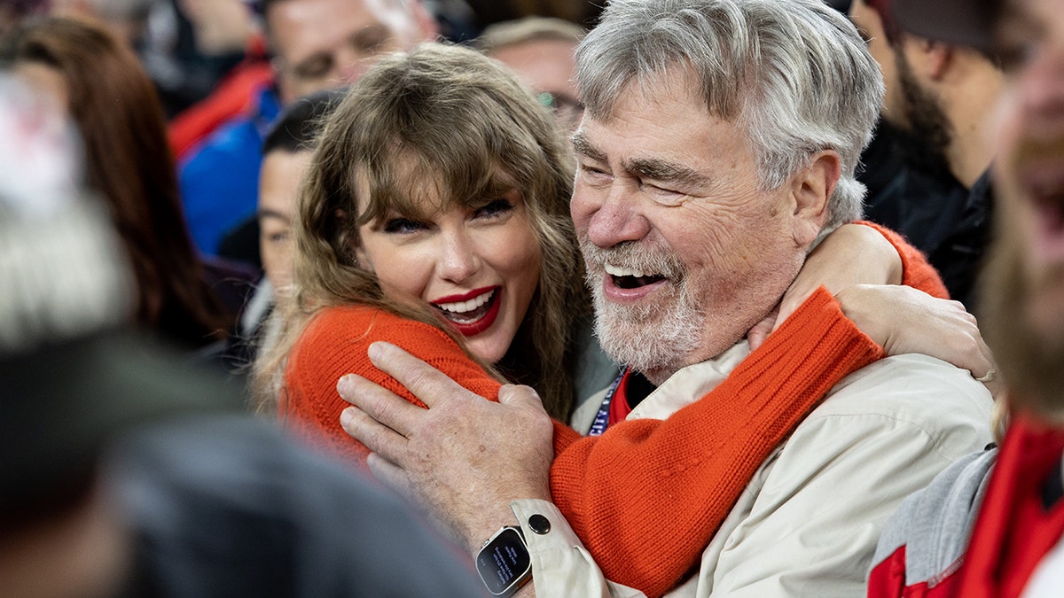 Ed Kelce and Taylor Swift hug