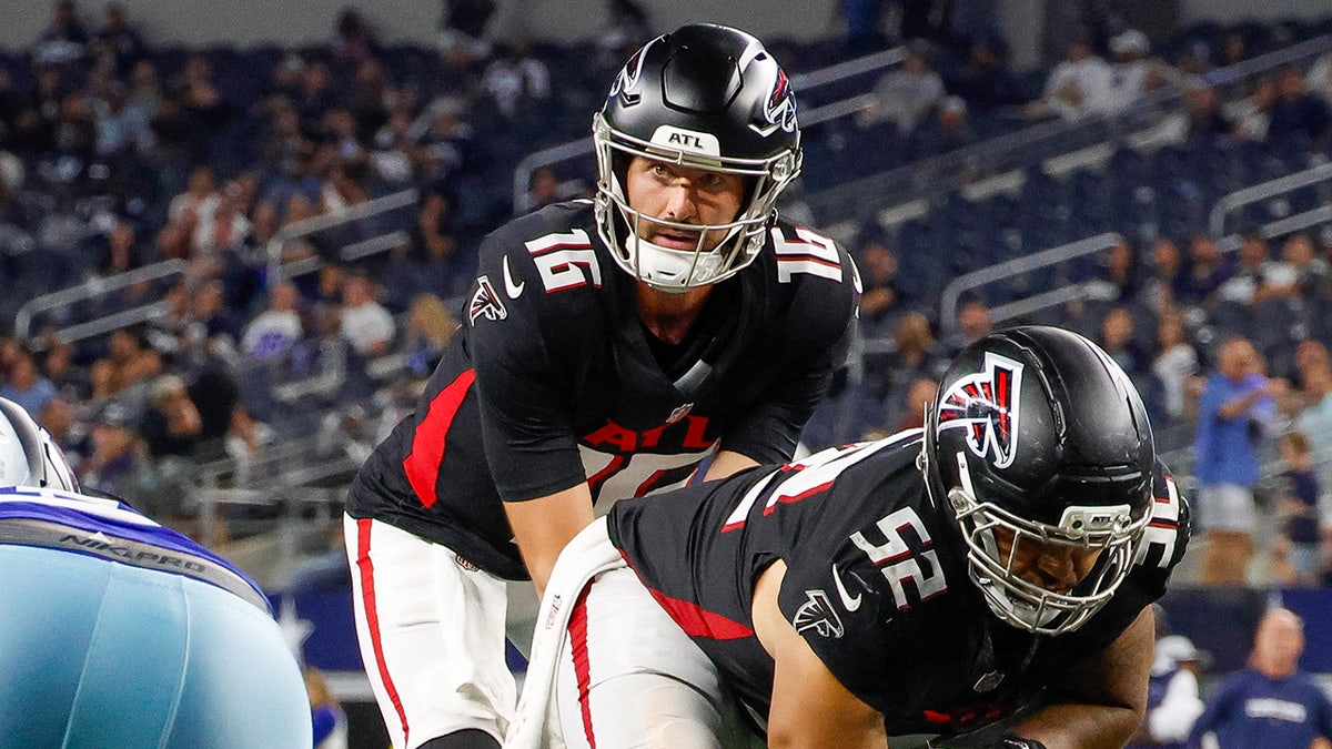 Ben DiNucci awaits the snap