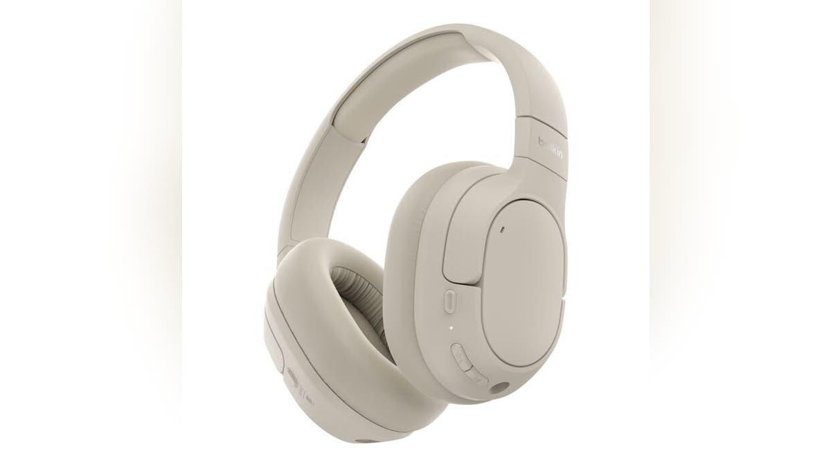 Choose from three different listening options to get the noise cancellation level you want. 